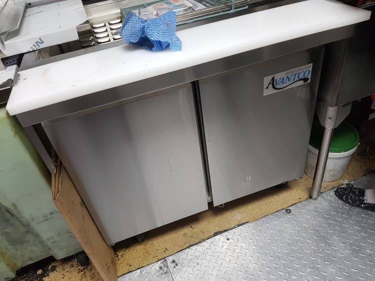 the product description is accurate about the dimension, I like the door, it is solid and easy to open. the only weird things is the manual only mention 1/3 food pans, price is right and package comes with good quality.